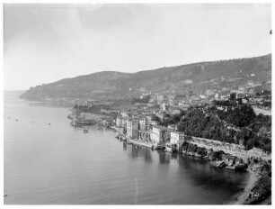 Villefranche/ Frankreich: Blick in die Bucht mit Stadt und Hafen