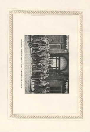 Gruppenbild einer Carl Stangen'schen Reisegesellschaft in Paris