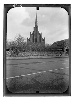 Bernau. St. Georgskapelle (A. 15. Jh., Restaurierung 1872). Ansicht von Westen über den Kirchhof
