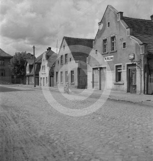 Straßenansicht mit Hausfassaden in Polen
