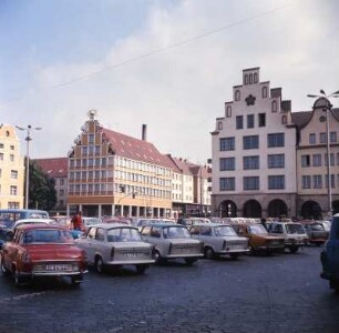 Rostock, Neuer Markt : Rostock. Neuer Markt mit restaurierten Bürgerhäusern