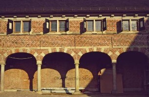 Schloß Reinbek: Innenhof: Arkaden