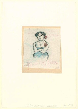 Frau im Kleid mit roten Blumen