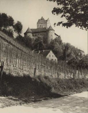 Meersburg am Bodensee, das alte Schloss : Meersburg am Bodensee. Das alte Schloss (auch Alte Burg, Altes Schloss), älteste bewohnte Burg Deutschlands (gegründet 628), war Wohnsitz der berühmten deutschen Dichterin Annette von Droste-Hülshoff