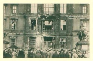 Novemberrevolution: "Straßenkämpfe in Berlin. Zerstörungen am Schlosse.", Exemplar 3 v. 6.