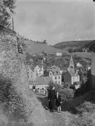 Cochem. Stadtteilansicht mit Kirche