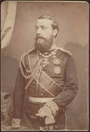 Großherzog Friedrich I. in Uniform mit Auszeichnungen, Kniestück.
