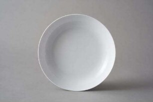o.A. (Werkbundkiste Schönes Gerät aus Kunststoff, Suppenteller)