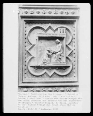 Tür — Zyklus mit Darstellungen aus dem Leben Johannes des Täufers und mit Tugenddarstellungen — rechter Flügel, 4. Reihe, rechtes Relief: Salome bringt das Haupt ihrer Mutter Herodias