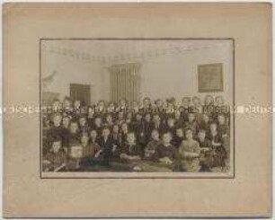 Gruppenfoto einer Mädchenklasse