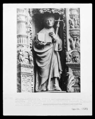 Nischenfigur eines Heiligen