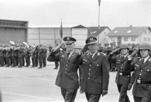 Fernmelderegiment 12. Amtseinführung des neuen Kommandanten der I. Abteilung Oberstleutnant Werner Fricke und Verabschiedung des bisherigen Kommandanten Oberstleutnant Paul Wagner