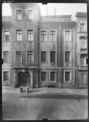 Zittau, Brunnenstraße 19. Wohnhaus (2. H. 18. Jh.). Straßenfront