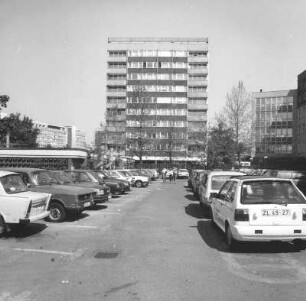 Cottbus-Mitte, Am Turm. Punkthochhaus (1969; J. Reginka, R. Wetzk). Ansicht von Süden