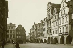 Hirschberg (Schlesien), Alter Markt, Nordwestecke mit dem Patrizierhaus "Goldenes Schwert" rechts