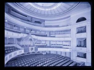 Schauspielhaus (auch: Preussisches Theater der Jugend, Konzerthaus), Berlin: Ansicht Zuschauerraum und Proszenium (Negativ zu Inv. Nr. TBS 039,21)