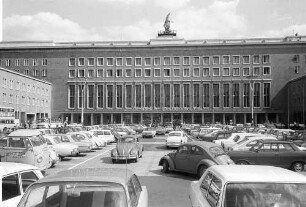 Berlin: Flughafen; Parkplatz und Anfahrt