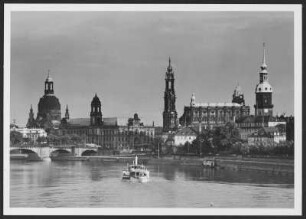 Dresden, Elbe : Blick vom Neustädter Elbufer in Höhe des Japanischen Palais nach Südosten gegen die Silhouette der Dresdner Altstadt