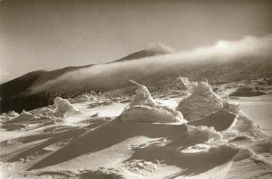 Winter im Riesengebirge : Riesengebirge. Blick vom vereisten Kamm zur Schneekoppe