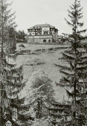 Bärenfels (Altenberg-Bärenfels). Blick zum Kurhaus Kaiserhof