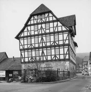 Schloss; Meinhard, Sandstraße 15, Schloßplatz