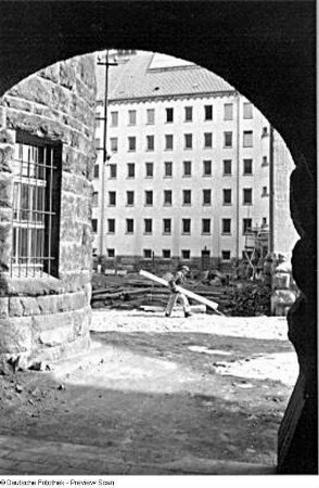 Landgericht : Dresden-Südvorstadt, Münchner Platz 3. Ehem. Landgericht (Georg-Schumann-Bau der TU Dresden), Gefängnisgebäude. Blick zum Nordflügel