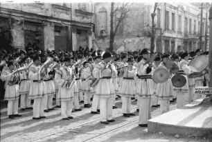 Chisinau: Musikkapelle Bauernjungen in Tracht