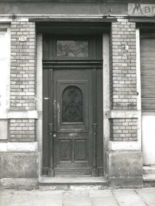 Dresden-Pieschen, Trachenberger Straße 66. Wohnhaus mit Laden (um 1895). Haustür
