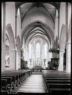 Stadtpfarrkirche innen nach Osten nach der Restaurierung