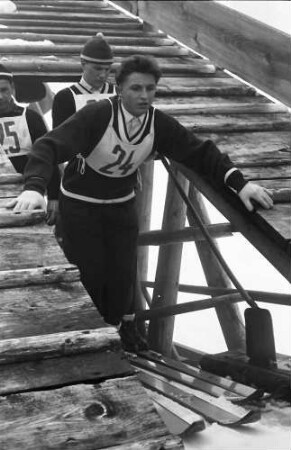 Feldberg: Internationales Skispringen; Lothar Glass (Ostdeutschland) am Sprungturm