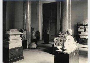Aufstellung der Antikensammlung im Alten Museum, Saal 7, Etruskische Kunst
