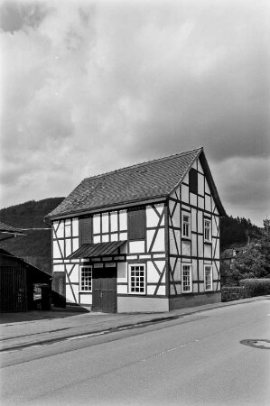 ehemalige Werkstatt (ehem. Werkstatt, heute Wohnhaus, Fachwerk); Hatzfeld, Albert-Wagner-Straße 15