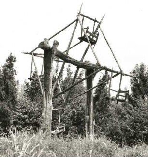 Bukarest, Dorfmuseum (Freilichtmuseum). Hölzernes Riesenrad (A. 20. Jh.) aus Nordwest-Rumänien