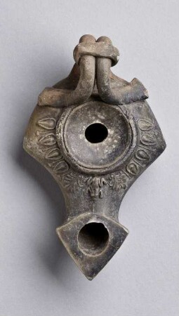 Pergamenische (?) Lampe (Nachahmung der "Ephesos-Lampen")