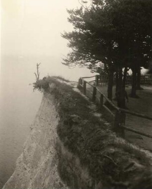 Rügen. Jasmund, Stubbenkammer. Aussichtspunkt des Königsstuhls und Kreidekliff. Ansicht gegen die Ostsee