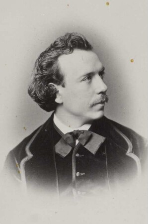 Porträt Wilhelm Schaffganz (1839-1910; Sänger). Albuminabzug auf Karton (Carte-de-visite mit Atelieraufdruck verso)