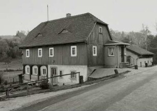 Wohnhaus mit Stallgebäude