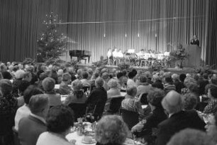 Vorweihnachtliche Feier des Altenclubs Fidelitas in der Stadthalle Karlsruhe