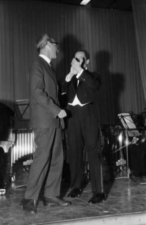 Donaueschingen: Donaueschinger Musiktage; Roman Haubenstock-Ramati (Israel); Beifall