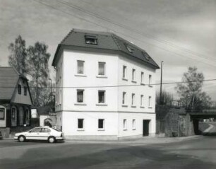 Ebersbach-Neugersdorf, Ernst-Thälmann-Straße 2. Wohnhaus (1886/1900)