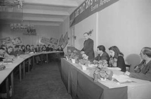 1. Arbeitstagung der Jugendredakteure "Die Tat ins Wort - durchs Wort zur Tat" im Haus der Jugend : Albert Norden während einer Rede