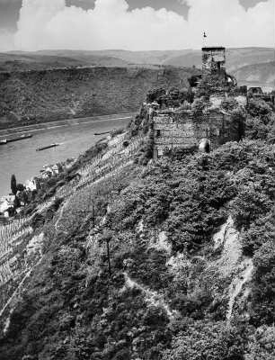 Kamp-Bornhofen. Ruine der Burg Sterrenberg (um 1190). Ansicht mit Blick auf den Rhein