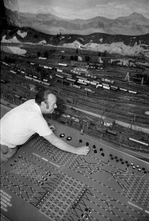 Inbetriebnahme einer vollautomatischen Modelleisenbahnanlage beim Verkehrsmuseum Karlsruhe