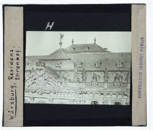 Würzburg, Residenz : Au8enansicht, Ehrenhof, Giebel und Dach