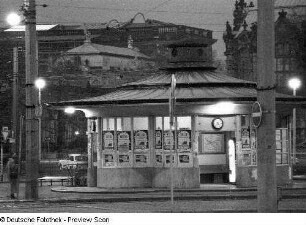 Dresden-Altstadt, Postplatz. Wartehäuschen (sogenannte "Käseglocke"; 1927/1928). Ansicht von Südsüdosten