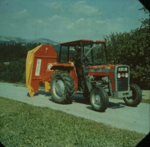 Fotografie: Futtererntetechnik, Mähwerk, Heckanbau, Trommelmähwerk, Transport