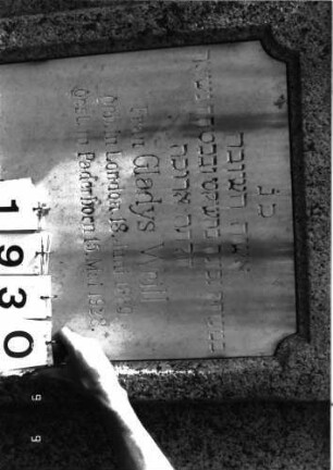 Grabstein 1930 (Index: 100096666) Maße HxBxT: 170x176x26 cm Symbolik: aufgeschlagenes Buch: Grabstein 1930A