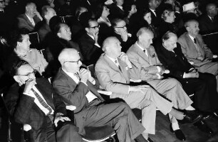 12. Tagung 1962 Physik; Eröffnung 25.6.1962: Robert Hofstadter, Emilio Segrè, Werner Heisenberg, Gerhard Domagk, W. Frisch, Karl Georg v. Hevesy