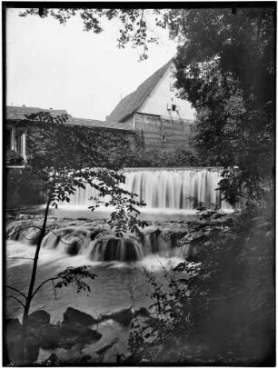 Adelsheim Oberschloss und Schlosspark Wasserfall der Kirnau