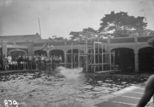 St. George´s College : Im Schwimmbad beim Turmspringen